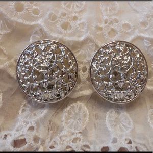Vintage Sarah Coventry Filigree Clip On Earrings